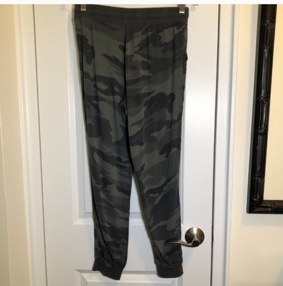 Splendid Super Soft Camouflage Joggers Size XS EUC - Picture 5 of 13